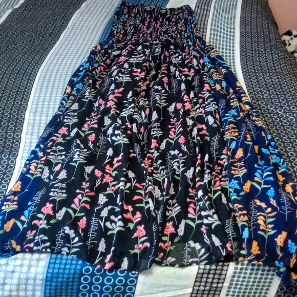 Gorgeous floral print maxi dress - Picture 2 of 4